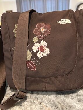 The North Face messenger bag in like brand new condition